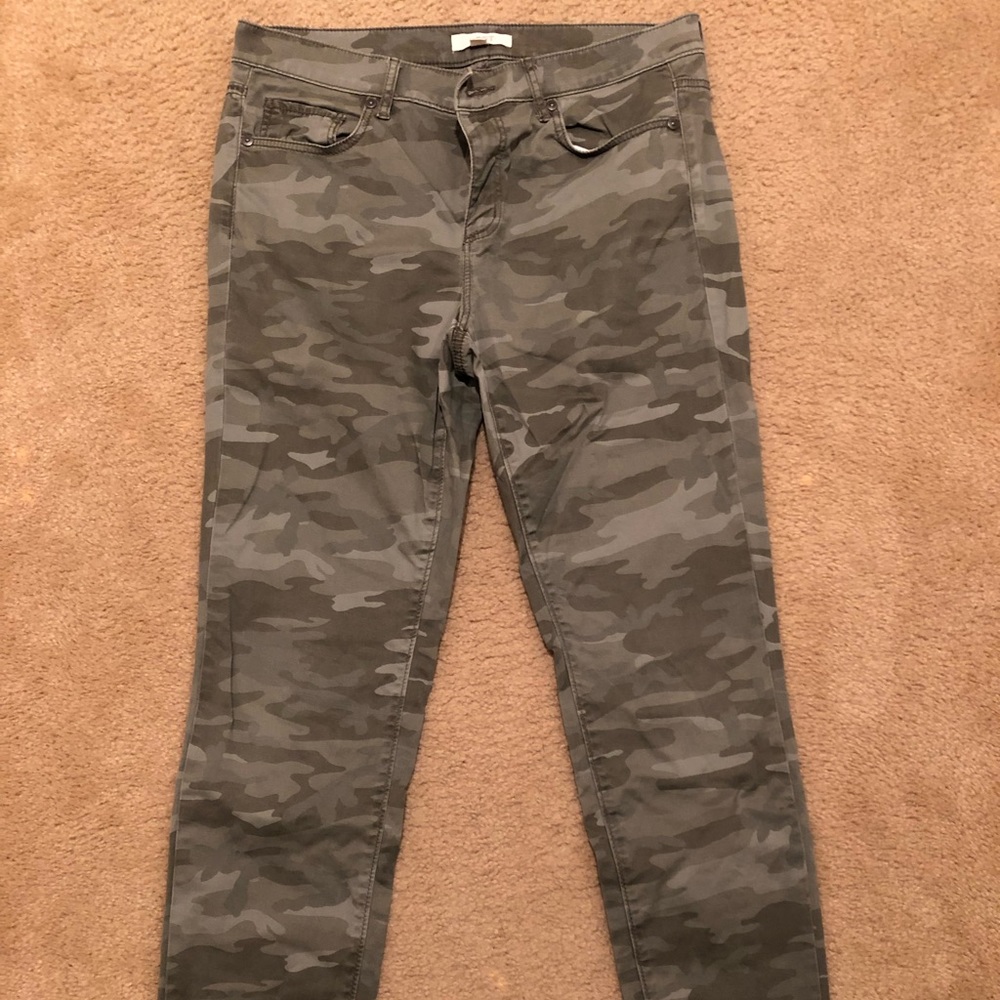 Loft Size 6 camo pants!